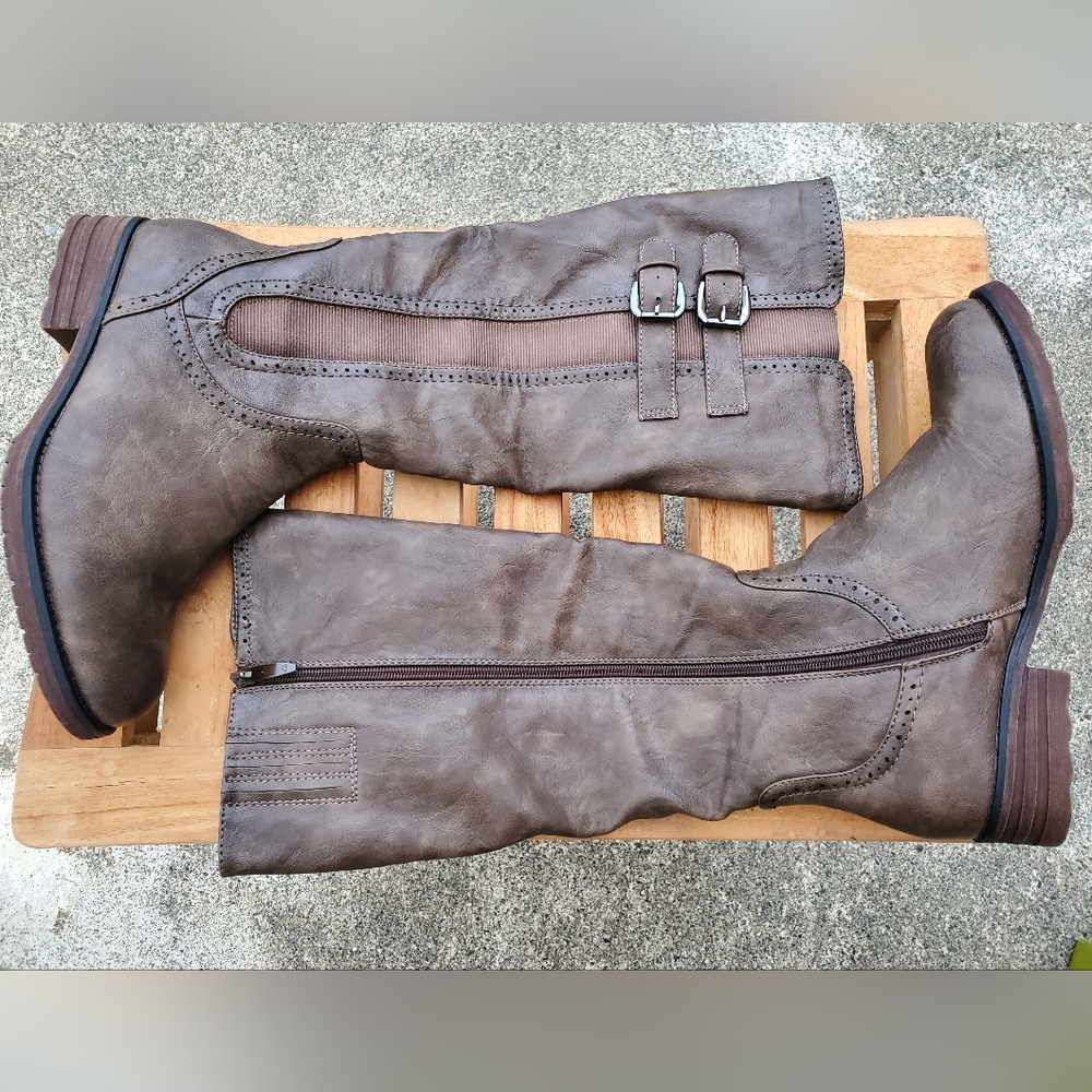 Tall Boot 👢 - Picture 3 of 6